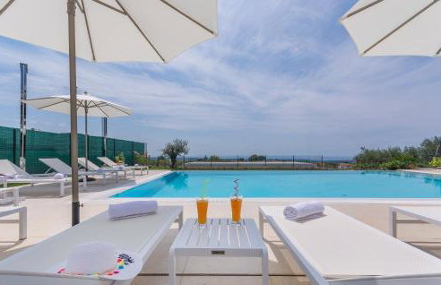 Villa Gabrijela for 10 people near Novigrad with 66 m2 heated pool and sea view - Foto 2