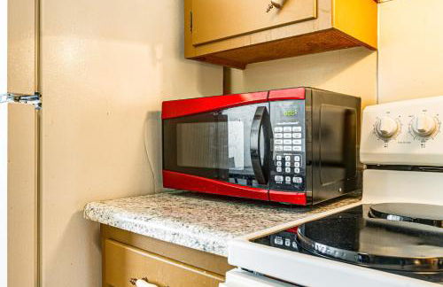 2 Mi to Dwtn Green Bay Ideally Located Townhome! - Foto 12