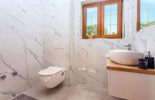 Villa Flora with a 53 sqm private pool with Cinema room with projector and 4 en-suite bedrooms - Foto 24