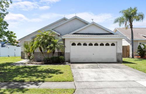 Sunny Getaway with Private Pool, Spa & Fenced Yard - Foto 28