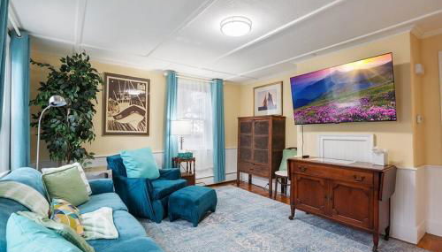 Fish & Ships on River Steps to Ocean, Blvd, Park - Photo 1, pet friendly