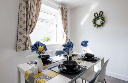 4BR New Build - Near Ferry Port - Great for Groups - Foto 10