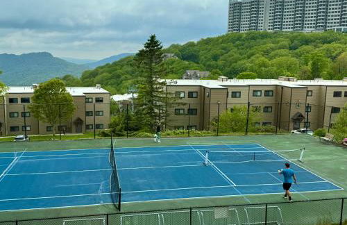 The Sugar Suite - Renovated with a View! Ski IN-OUT! Heated POOL, Hot tub, sauna, gym, AC, EV, adjustable bed - Foto 8