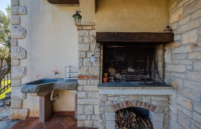 Beautiful Villa With Swimming Pool and Fenced Garden - Foto 20