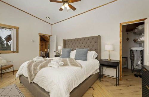 The Tyrolean Cabin. Panoramic Views. Hot Tub. - Photo 15