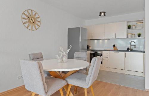 Roomfall Apartment am Kurpark mit TG & Wifi & Balkon - Foto 4