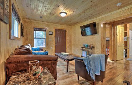 Cozy Creekside Cabin about 24 Mi to Red River! - Foto 6