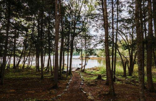 Waterfront Sebec Lake Home with Yard and Fire Pit - Foto 30