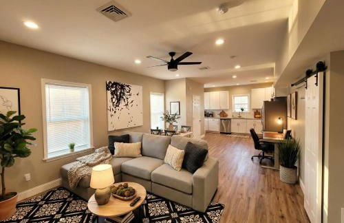 The Loft at Park Place - 3rd Floor Walk up King and Queen Beds Fast Wifi and Free Coffee - Foto 4