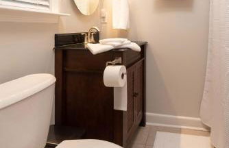 Refinished 3-BR Lowcountry Retreat - Foto 23