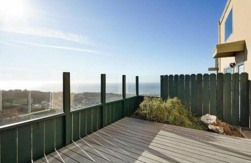 Mountain View 2BR Retreat with Private Deck - Foto 12