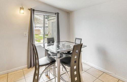 Work, Play and Relax Home with Yard in Lancaster! - Foto 6