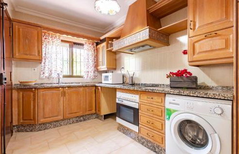 Gorgeous Home In Alhaurin De La Torre - Photo 5