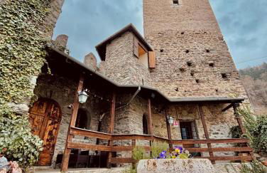 FOPPOLI CASTLE, PRIVATE 11th CENTURY FORTRESS WITH PANORAMIC VIEW, SAUNA AND HOT TUB OVERLOOKING THE VALTELLINA - Foto 3