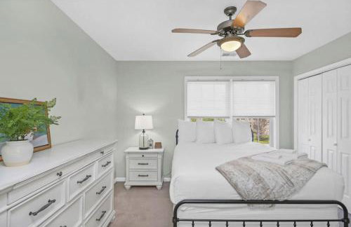 Cozy 2BR Home Near Ft Jackson - Photo 40