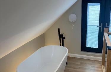 Fire Station View-Central-2 king beds-Brand new interior - Foto 10