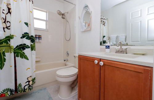 Ultimate Family Escape Near Disney - Sparkling Pool, Hot Tub & Epic Private Movie Room - Foto 32