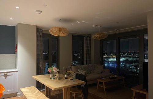 Luxury Private Room with Living Area Wembley Stadium View - Photo 2