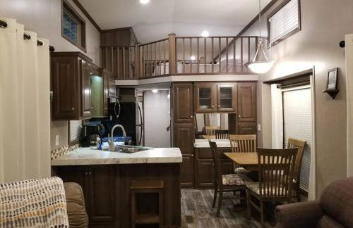 Tiny home with hammock loft BBQ and yard - Foto 26