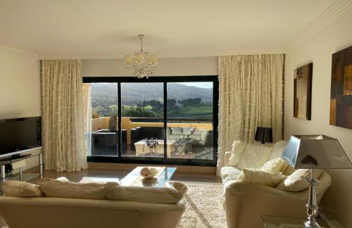 Sunny Retreat with Stunning View - Foto 8