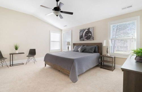 Spacious Family Getaway ~ Fire Pit~ Private Office - Foto 18