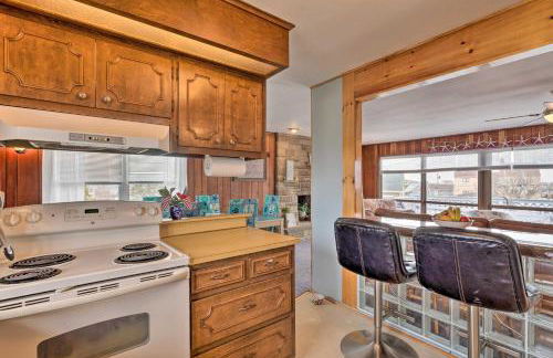 Rhode Island Oceanview Retreat Walk to Shore! - Foto 9