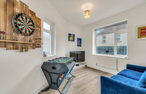 JUNGLE HOT TUB, games room, near eateries, micro brewery, pubs, beauty salons and boutique shops, Argyle, free Netflix, in the heart of Plymouth - Dogs welcome - Hosted by Absolute Accommodation Plymouth - Foto 4