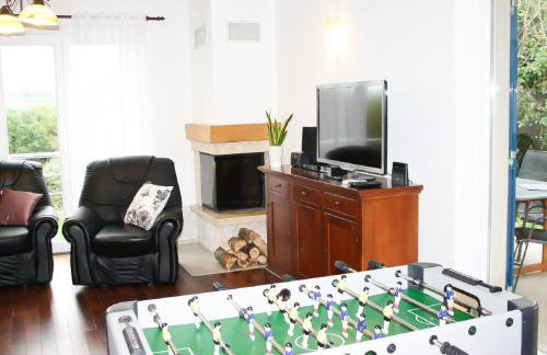 Adorable Villa With Pool & Covered Terrace Surrounded by Nauture - Photo 16