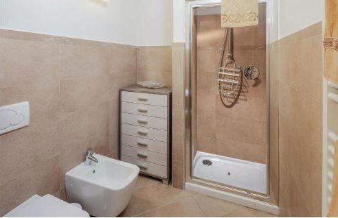 Beautiful Apartment In Pitelli -Sp- - Foto 11