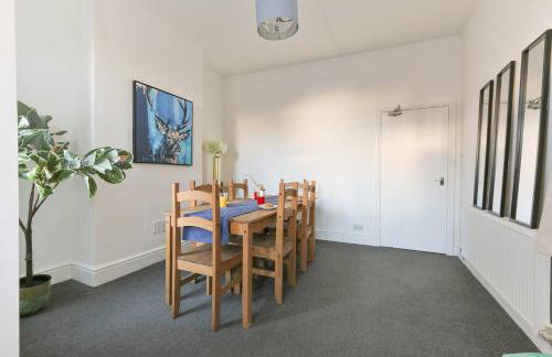 Prime Location Stylish 4-Bed House near Trent Br - Foto 21