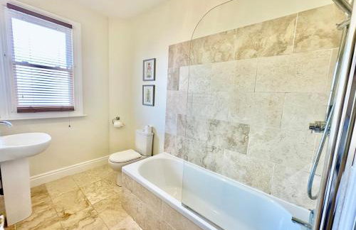 Montrose House - Photo 20