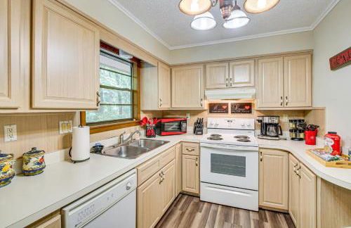 half Mi to DeSoto Lake Hot Springs Village Home - Foto 6