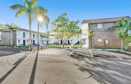 Rustic Retreats Spacious 1BR For 4 guests In The Heart of Fort Lauderdale - Foto 23