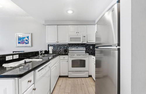 Seventh Floor Serenity, Updated 3BR with OceanFront Private Balcony at The Wyndham Ocean Walk Resort - Foto 32