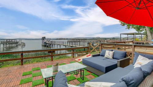 Waterfront Clear Lake Home with Game Room and Deck! - Foto 4