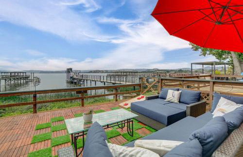 Waterfront Clear Lake Home with Game Room and Deck! - Foto 4