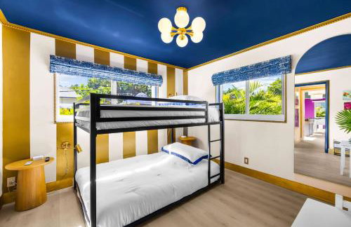 5 Min to Beach - Heated Pool Hot Tub 85 TV's BBQ Games - Foto 26