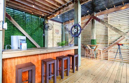 Charming Beachfront Cottage with Dock Slip and Kayaks on Little Gasparilla Island | Placida, FL - Foto 30