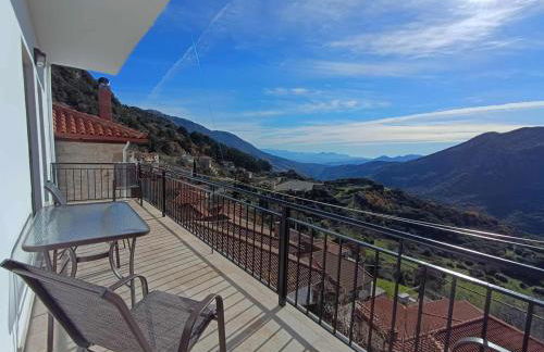 Νύμφη Ηχώ, Θέα στα βουνά κάτω από το Ρολόι - Foto 1