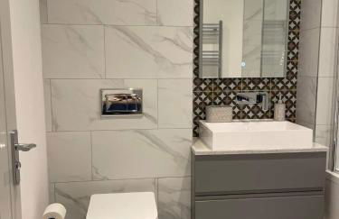 Exclusive 1 and 2 Bedroom Flats only 0,5 miles aw - Foto 69