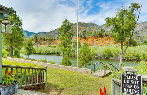 Scenic Riverfront Escape with Sauna in Junction City - Foto 22