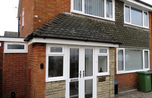 StayNEC Moat House Birmingham - For Company, Contractor and Leisure Stays - NEC, HS2, JLR, Airport - Foto 26