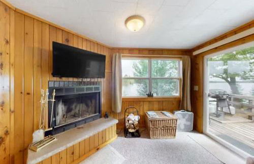 Anderson Lakeside Cabin - Photo 3