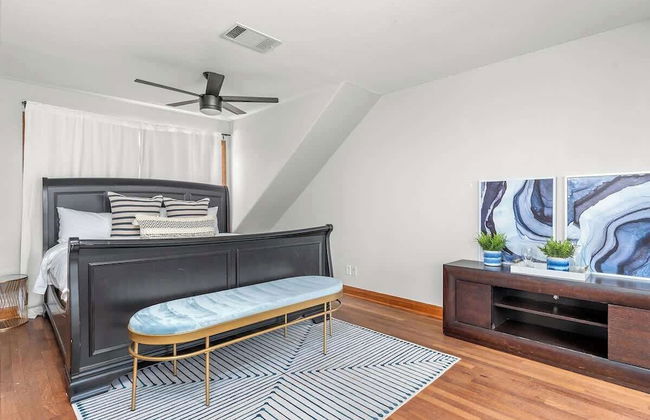 Luxurious Lake Park House: Sleeps 25, Pool, Hot-tub, Firepit and Game Room! - Photo 15