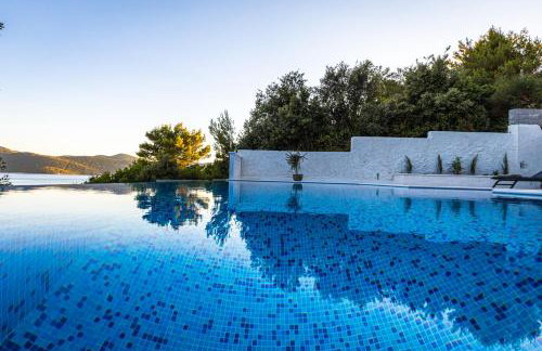 Villa Ragusea With a Private Beach - Photo 13