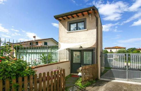 Awesome Home In Querceta With Wifi - Foto 1