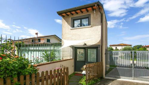 Awesome Home In Querceta With Wifi - Foto 1