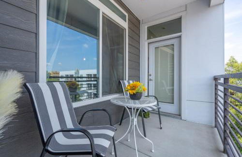 Top Floor City Views! King Bed Pool Gym Free Parking - Foto 15