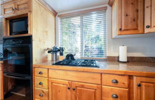 Bigfoots Alpine Retreat MH710By Powder Mtn Hot Tub - Photo 23