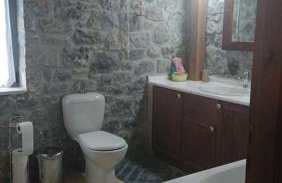 Vitina Number 5 House - Photo 21